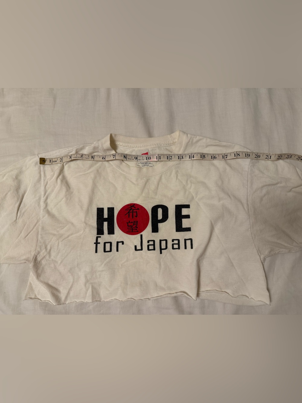 Cropped white graphic tee / crop top with Japan graphic - Picture 2 of 3
